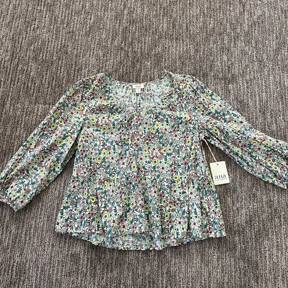 Size small women’s top